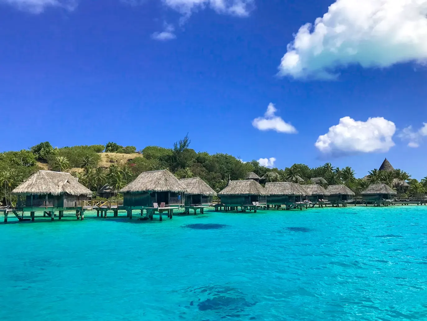 Turquoise lagoon and green landscape in Bora Bora, French Polynesia